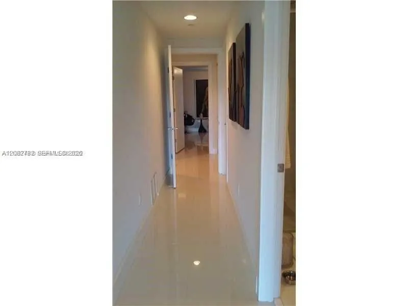 2950 NE 188th St #304 Aventura, FL 33180