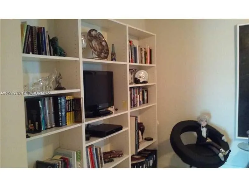 2950 NE 188th St #304 Aventura, FL 33180
