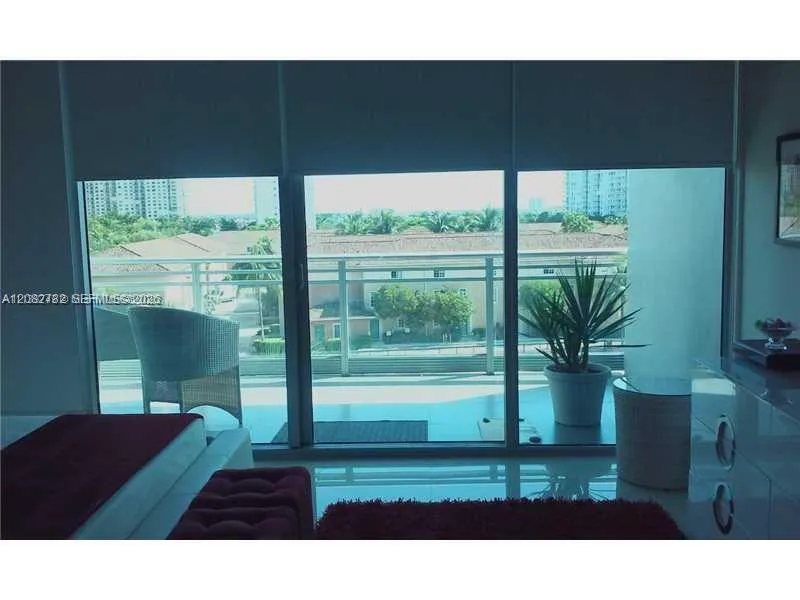 2950 NE 188th St #304 Aventura, FL 33180
