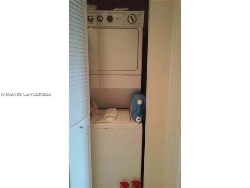 2950 NE 188th St #304 Aventura, FL 33180