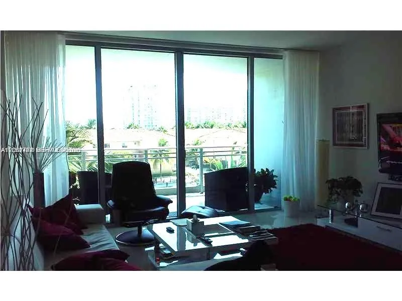 2950 NE 188th St #304 Aventura, FL 33180
