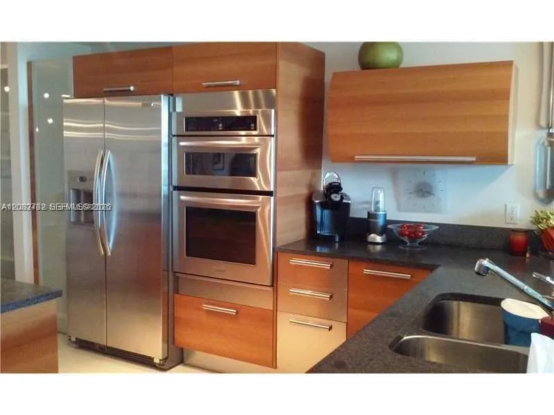 2950 NE 188th St #304 Aventura, FL 33180