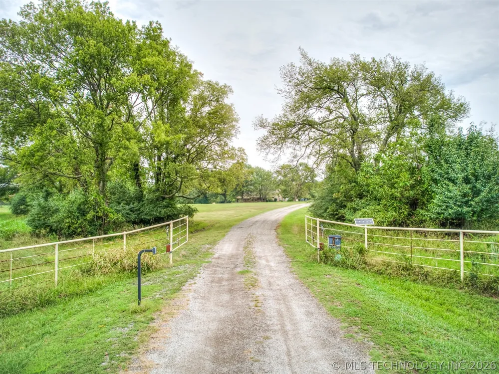 32855 Long Bay Road Wagoner, OK 74467
