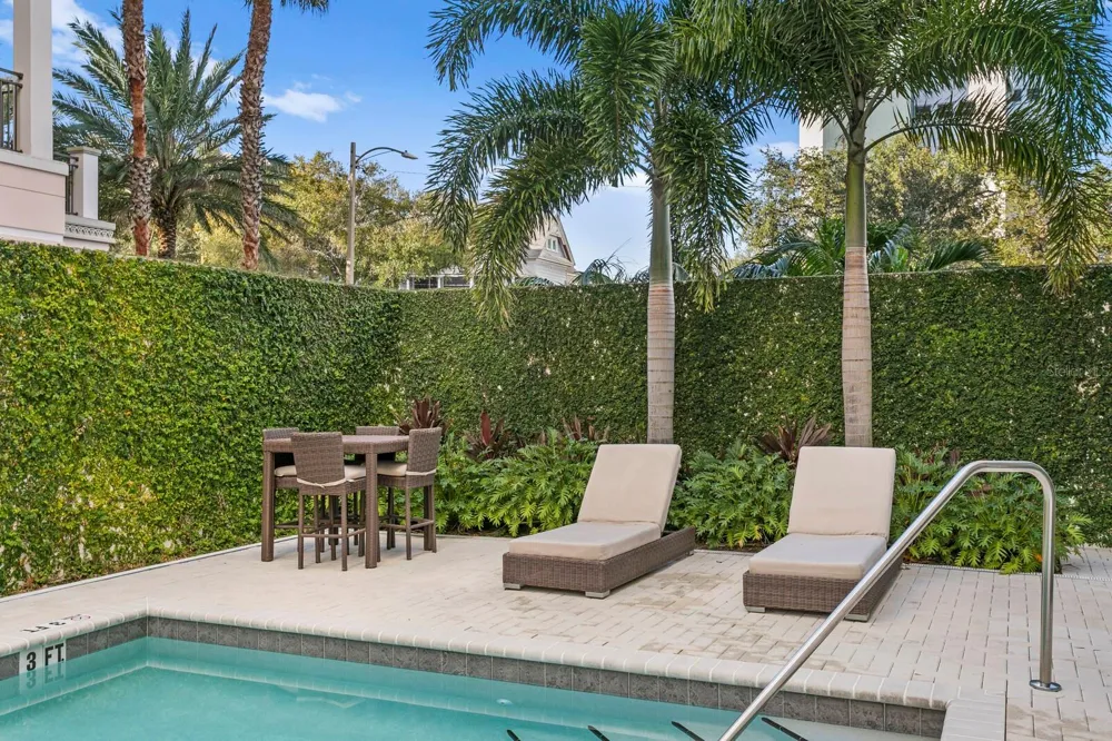 176 4TH AVENUE NE #1002 St Petersburg, FL 33701