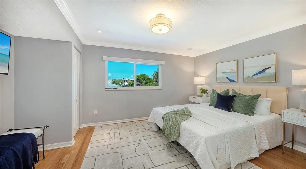 560 CHIPPING LANE Longboat Key, FL 34228