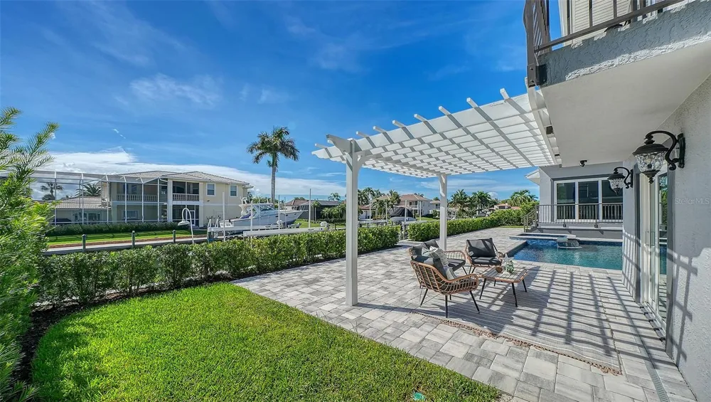 560 CHIPPING LANE Longboat Key, FL 34228