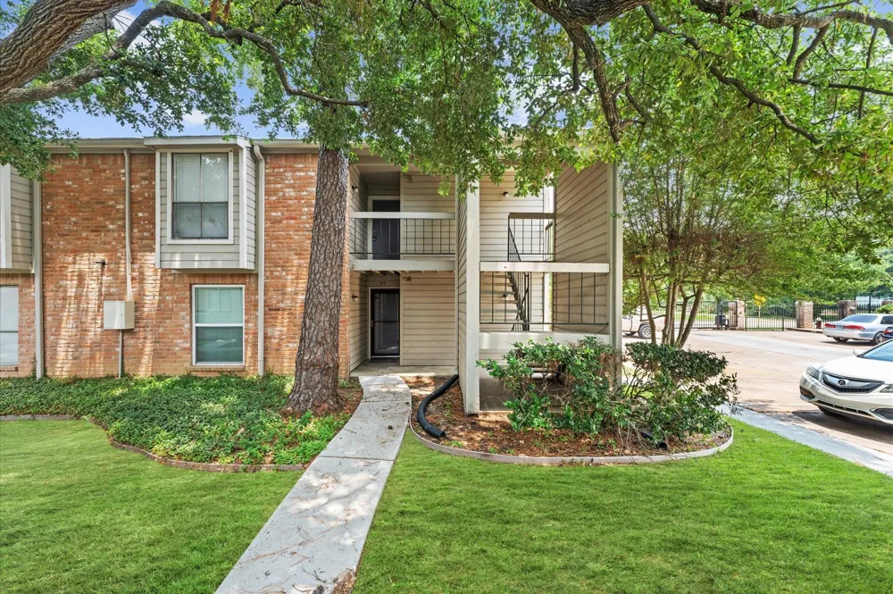 17401 Red Oak Drive #64 Houston, TX 77090