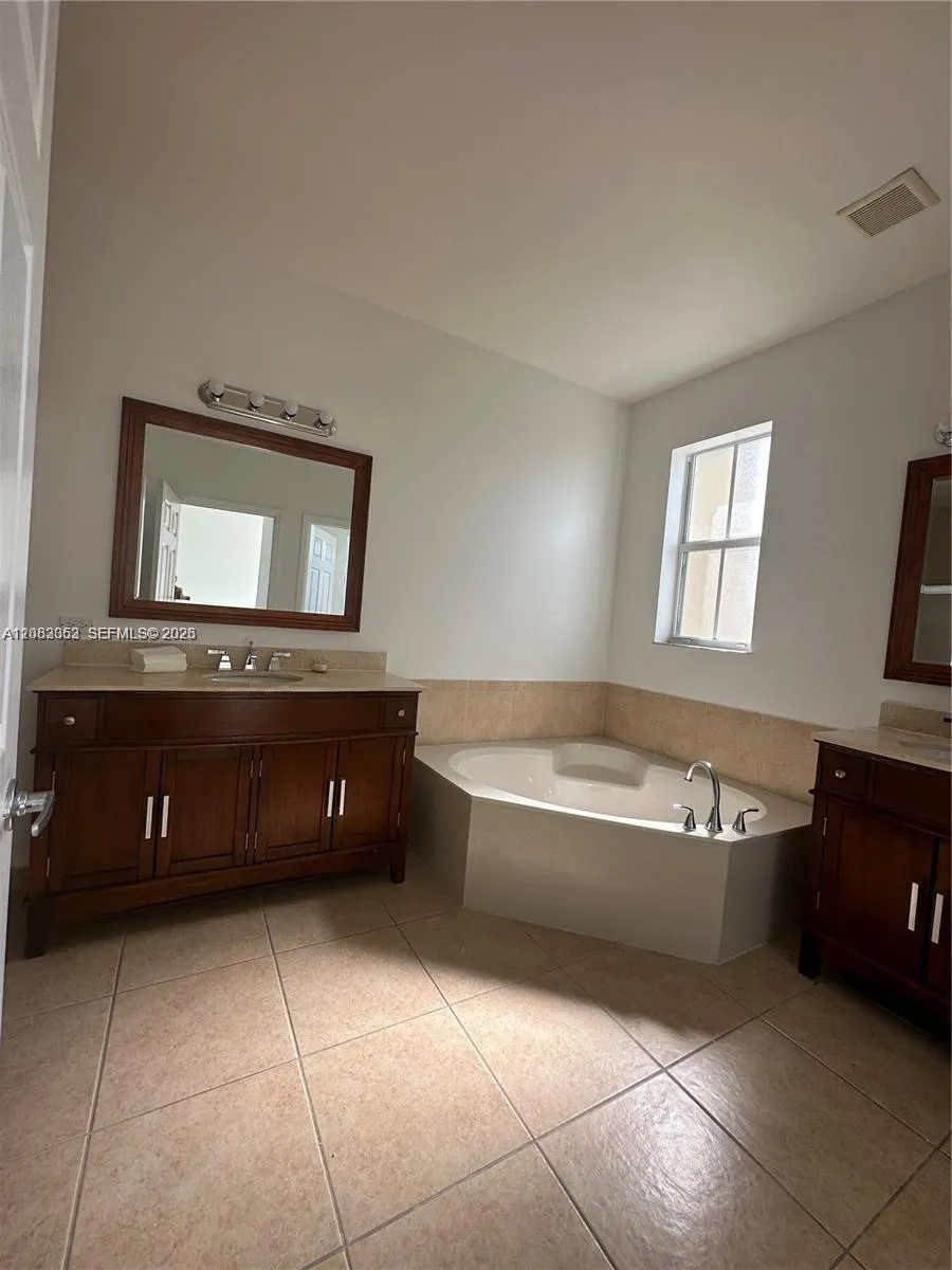 7512 NW 108th Path Doral, FL 33178
