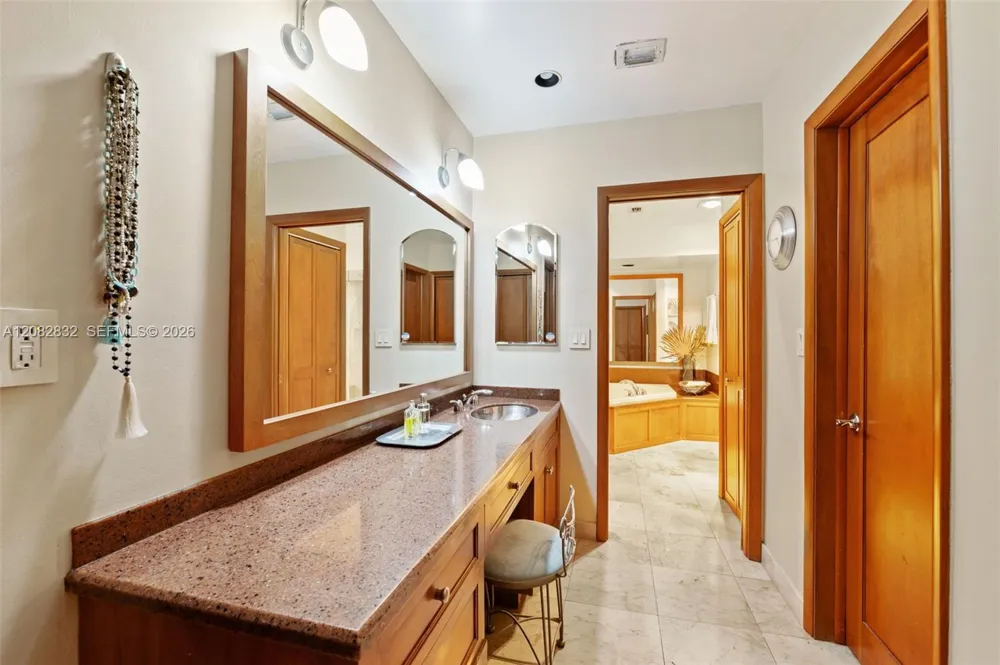 15625 SW 73rd Ct Palmetto Bay, FL 33157