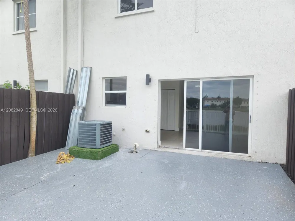 1525 SE 31st Ct #1525 Homestead, FL 33035