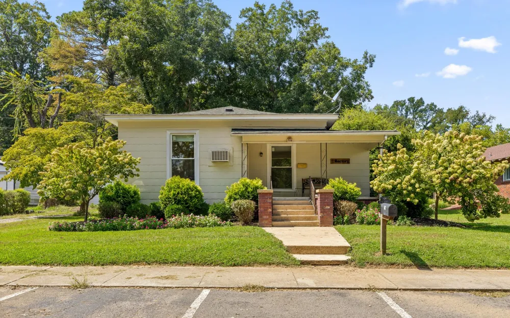 706 Holly Avenue South Pittsburg, TN 37380