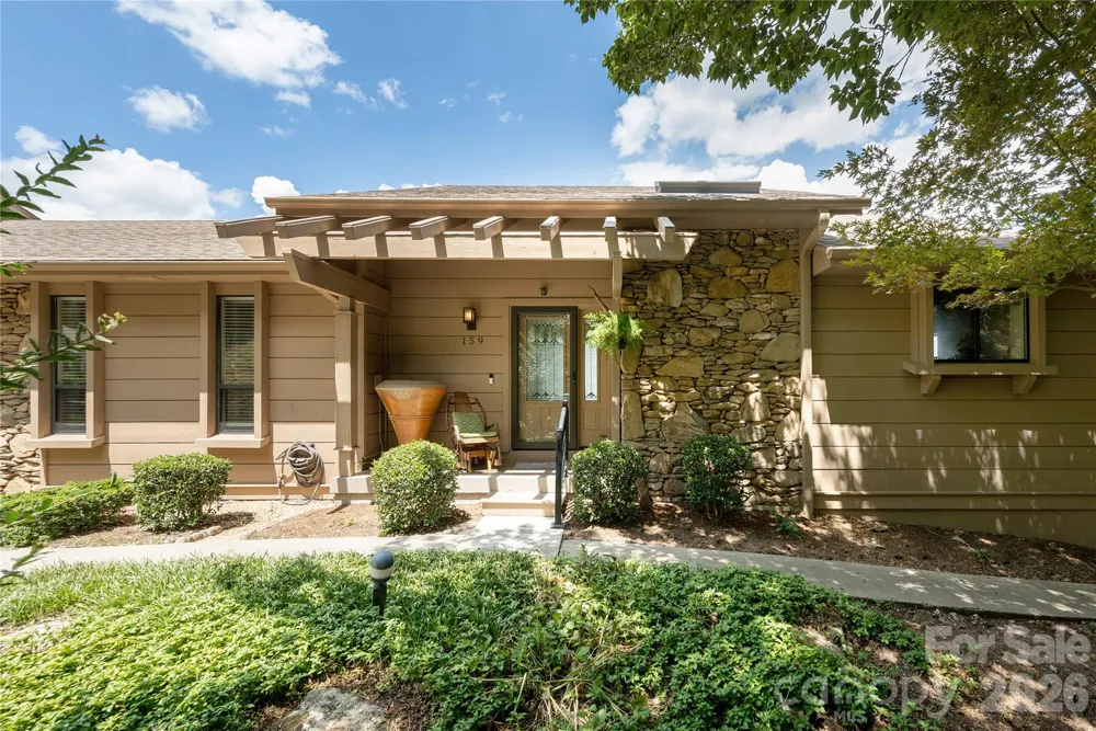159 Country Ridge Road Hendersonville, NC 28739