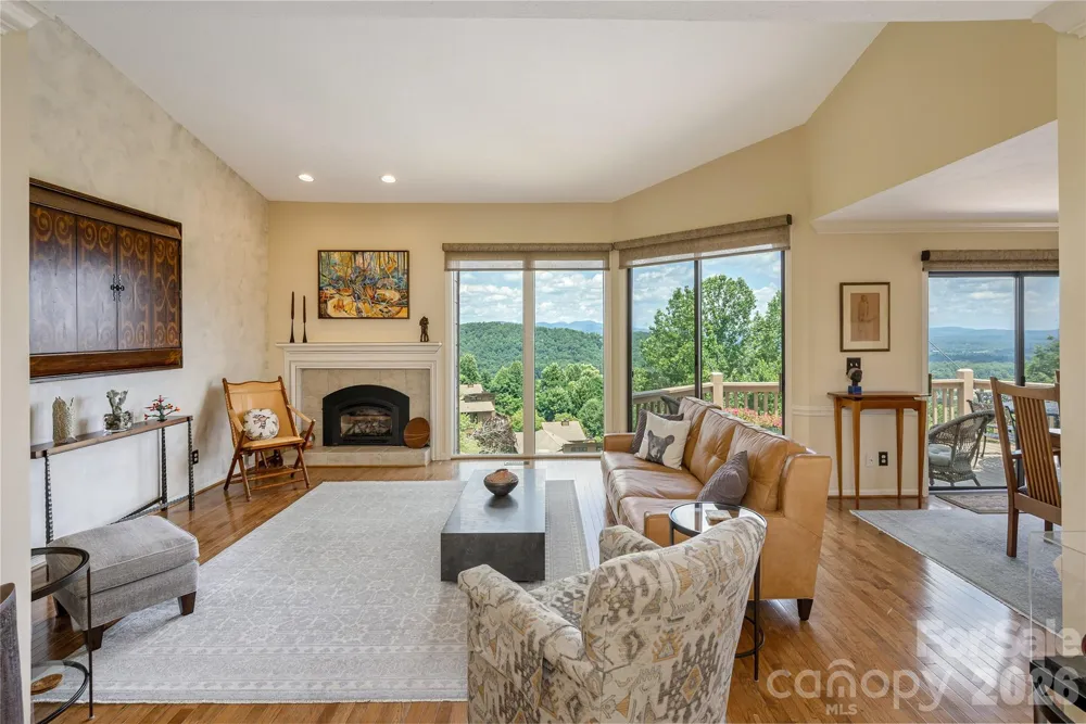 159 Country Ridge Road Hendersonville, NC 28739