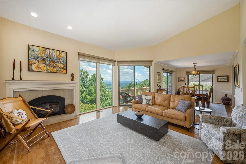 159 Country Ridge Road Hendersonville, NC 28739