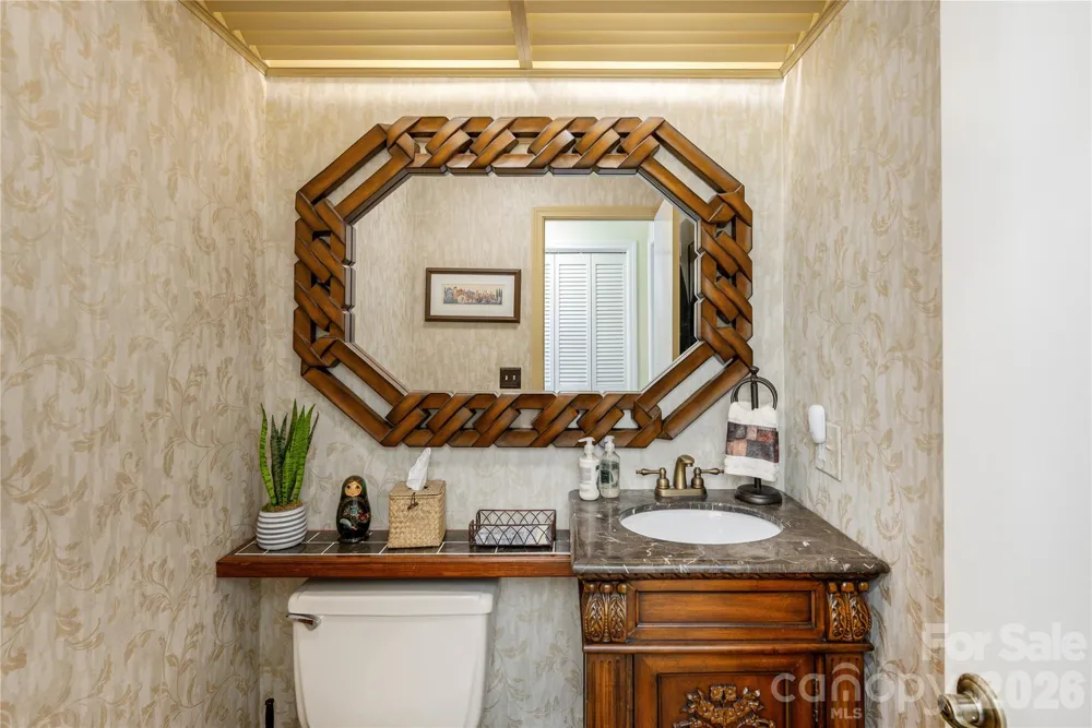 159 Country Ridge Road Hendersonville, NC 28739