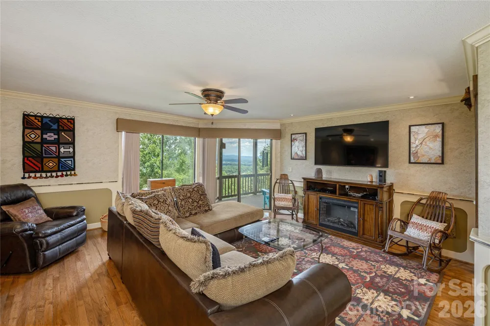 159 Country Ridge Road Hendersonville, NC 28739