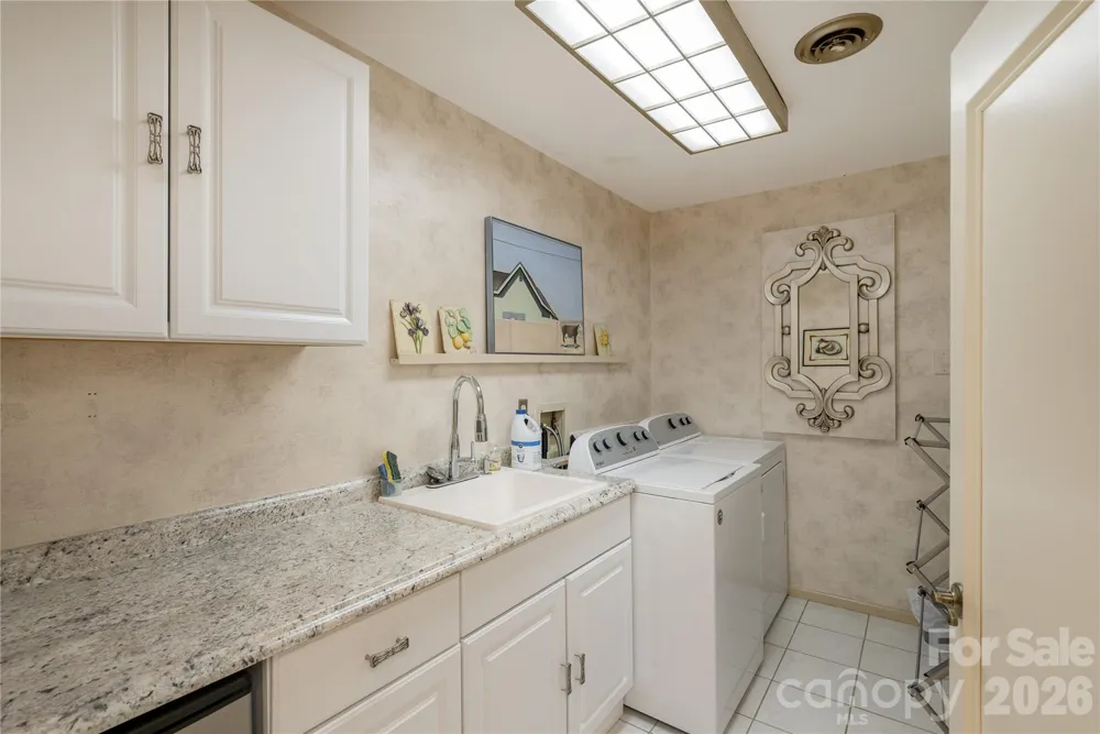 159 Country Ridge Road Hendersonville, NC 28739