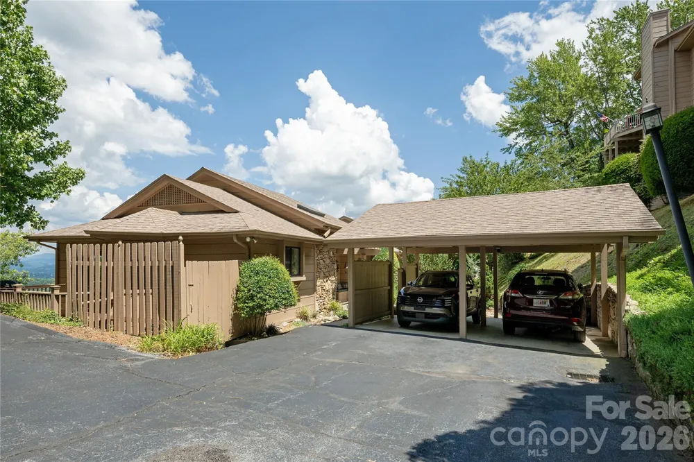 159 Country Ridge Road Hendersonville, NC 28739