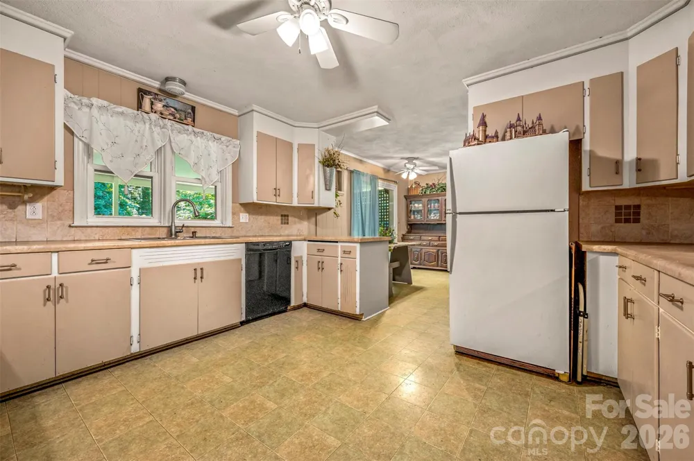 15 Meadowlark Drive Tryon, NC 28782