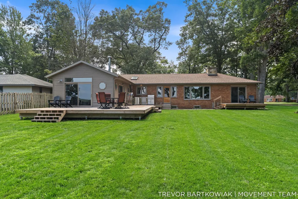 4166 Highgate Road Norton Shores, MI 49441