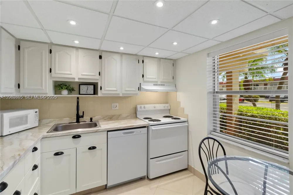 3 Abbey Ln #101 Delray Beach, FL 33446