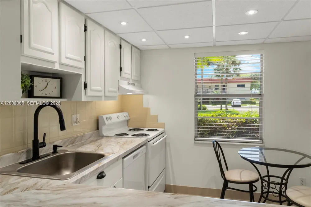 3 Abbey Ln #101 Delray Beach, FL 33446
