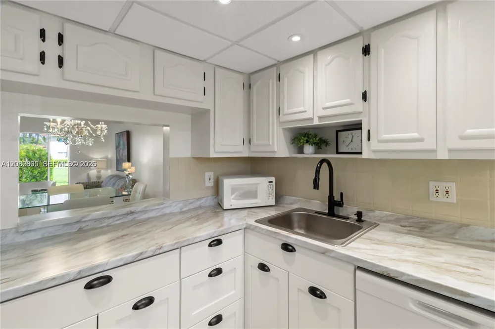 3 Abbey Ln #101 Delray Beach, FL 33446