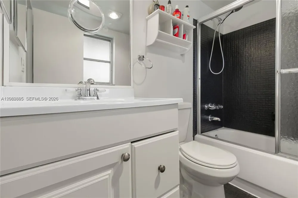 3 Abbey Ln #101 Delray Beach, FL 33446