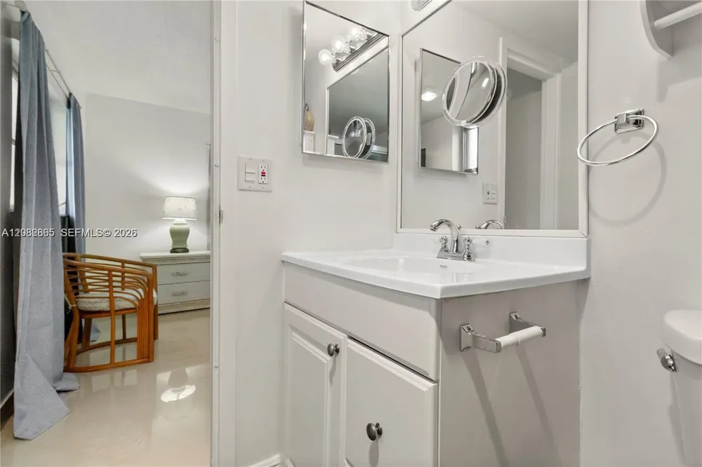 3 Abbey Ln #101 Delray Beach, FL 33446