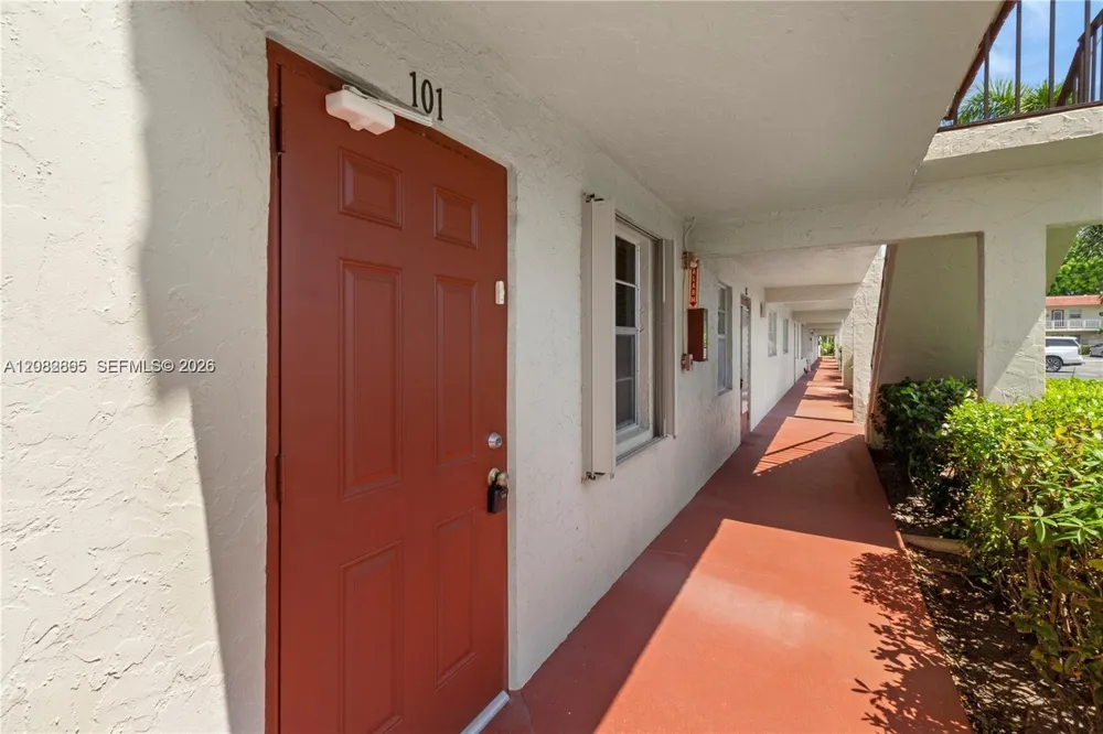 3 Abbey Ln #101 Delray Beach, FL 33446