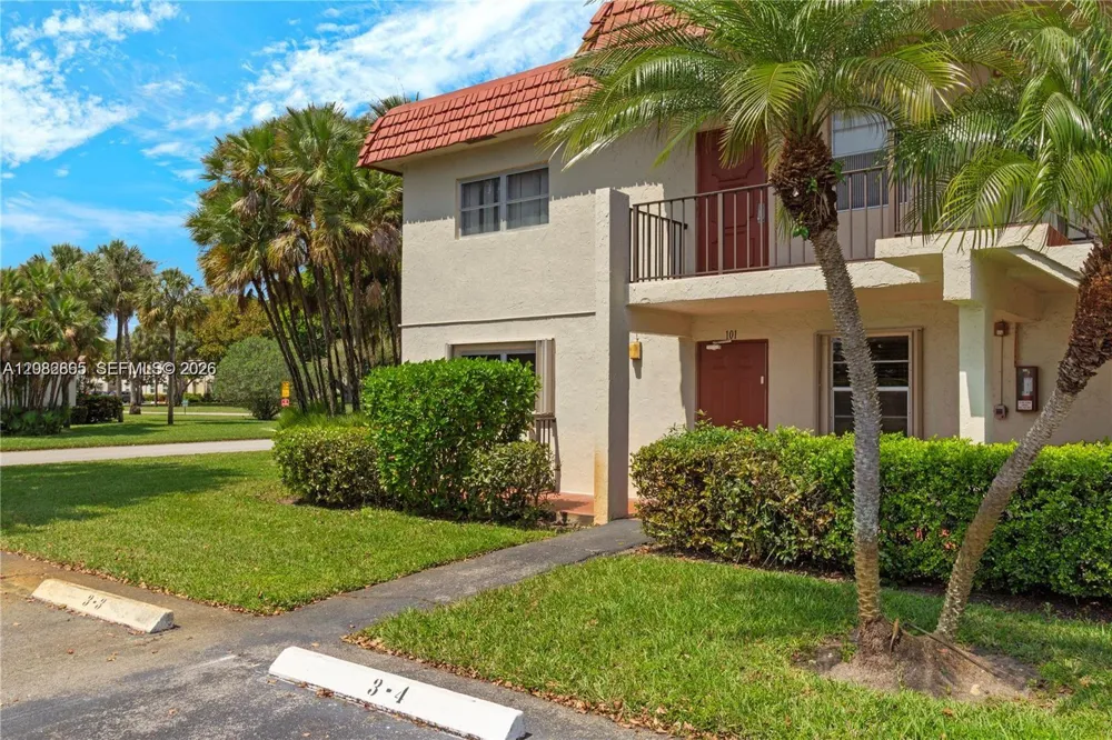 3 Abbey Ln #101 Delray Beach, FL 33446