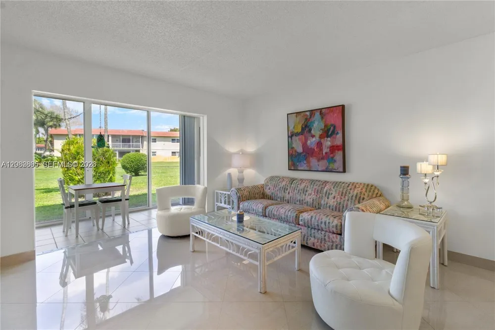 3 Abbey Ln #101 Delray Beach, FL 33446