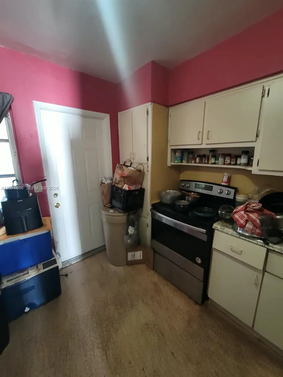 1120 NE 111th St Miami, FL 33161