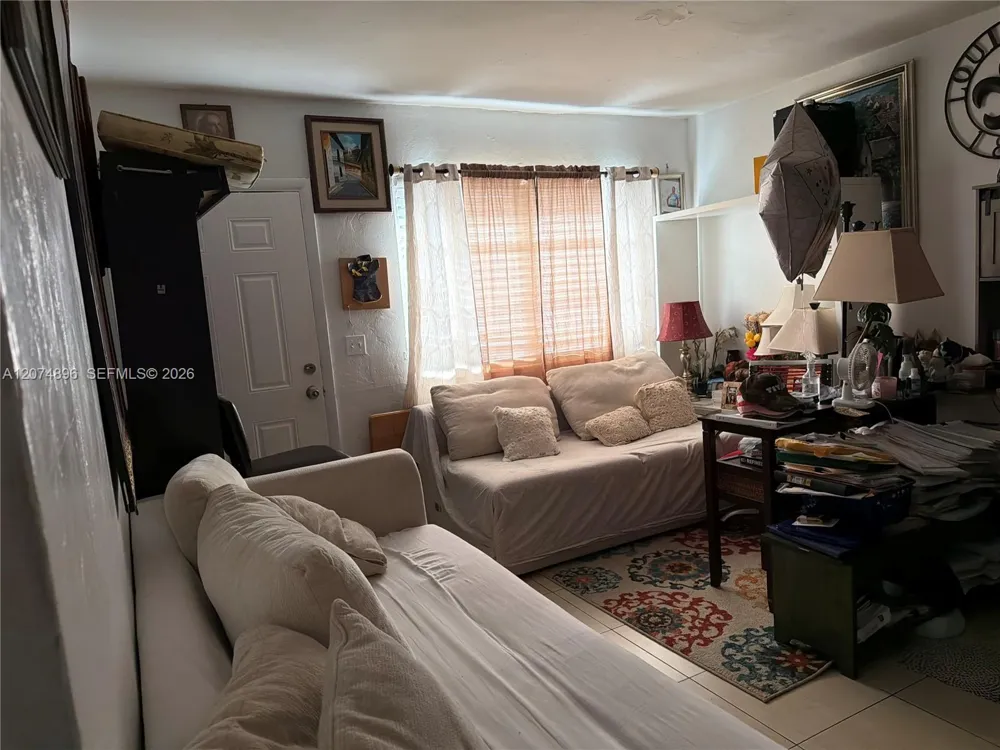 1120 NE 111th St Miami, FL 33161