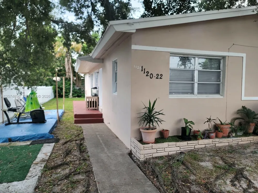 1120 NE 111th St Miami, FL 33161