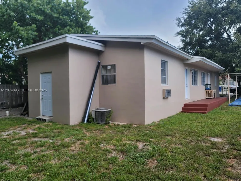 1120 NE 111th St Miami, FL 33161