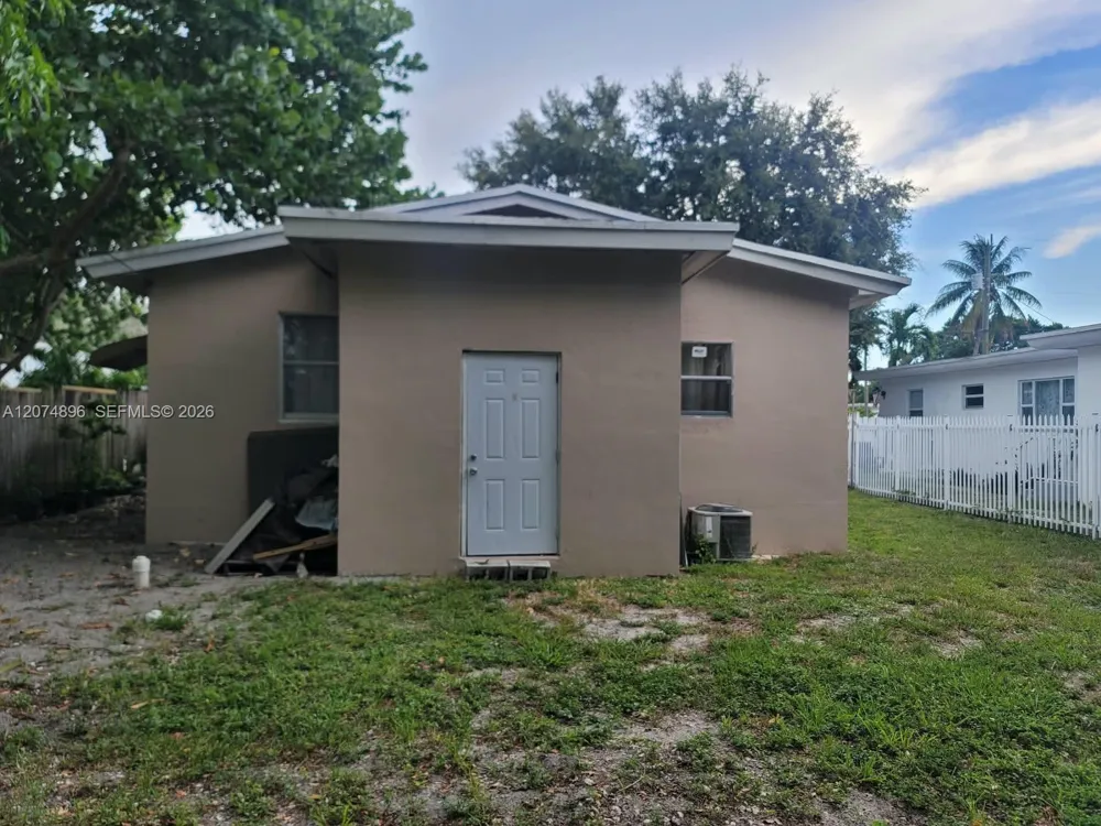 1120 NE 111th St Miami, FL 33161