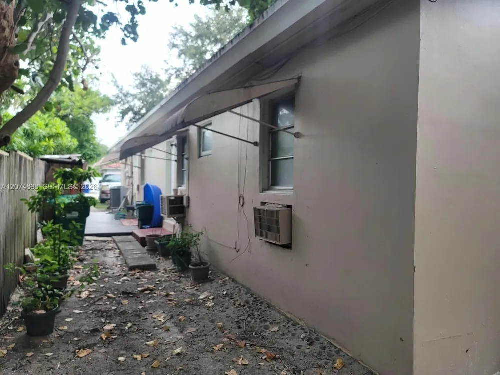 1120 NE 111th St Miami, FL 33161