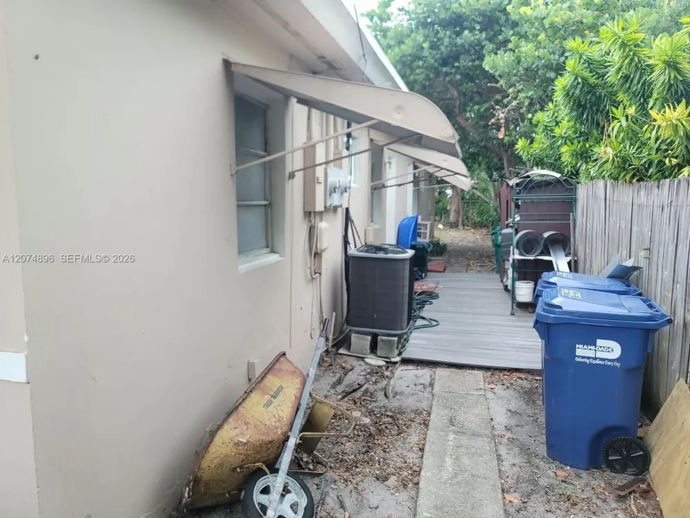 1120 NE 111th St Miami, FL 33161