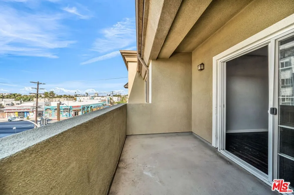 1408 W WASHINGTON BOULEVARD #204 Los Angeles, CA 90007