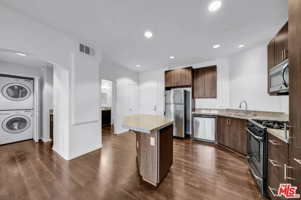 1408 W WASHINGTON BOULEVARD #204 Los Angeles, CA 90007