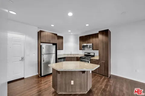 1408 W WASHINGTON BOULEVARD #204