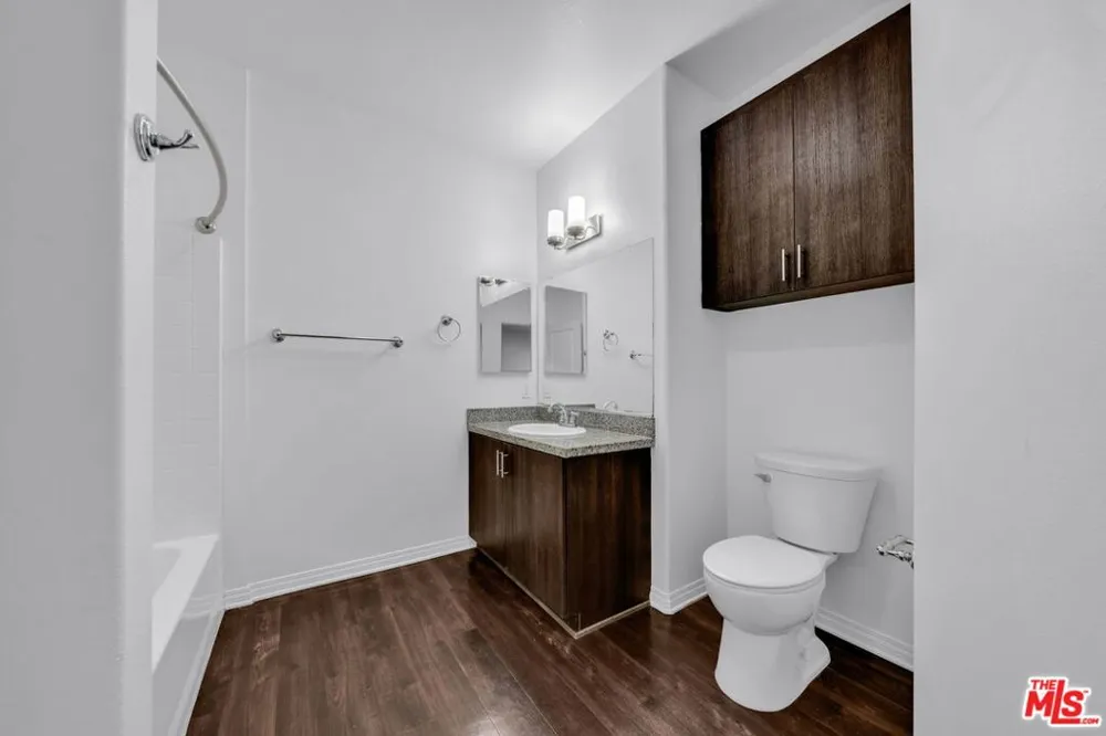1408 W WASHINGTON BOULEVARD #204 Los Angeles, CA 90007