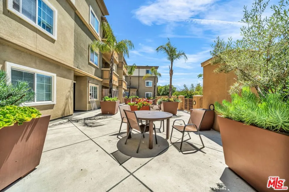 1408 W WASHINGTON BOULEVARD #204 Los Angeles, CA 90007