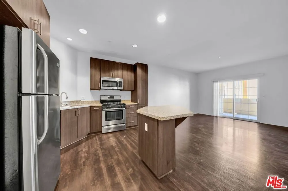 1408 W WASHINGTON BOULEVARD #204 Los Angeles, CA 90007