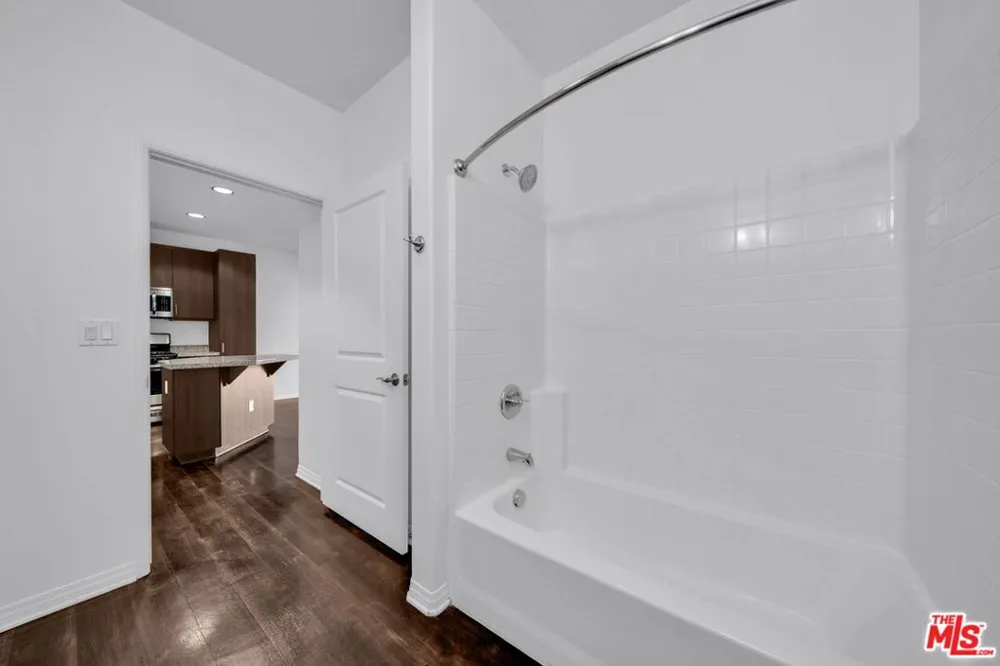 1408 W WASHINGTON BOULEVARD #204 Los Angeles, CA 90007