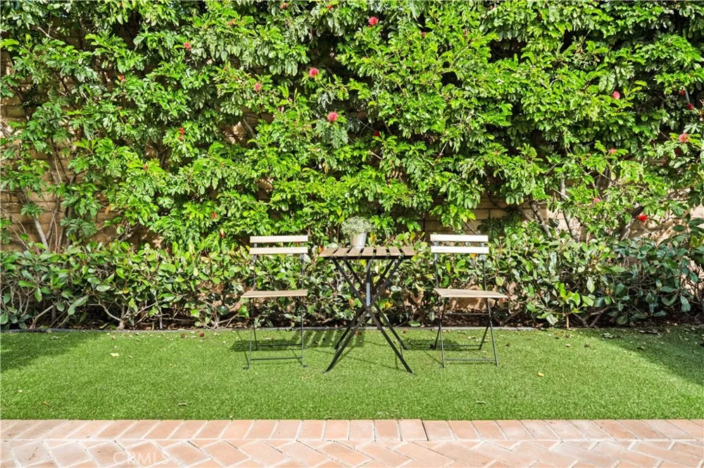 21 Fanpalm Irvine, CA 92620