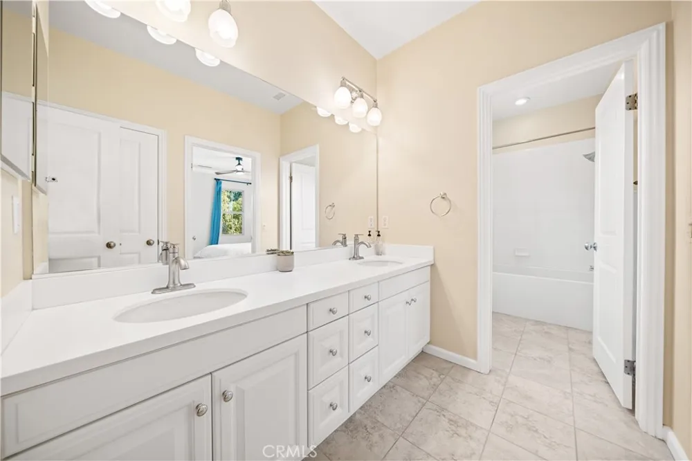 21 Fanpalm Irvine, CA 92620