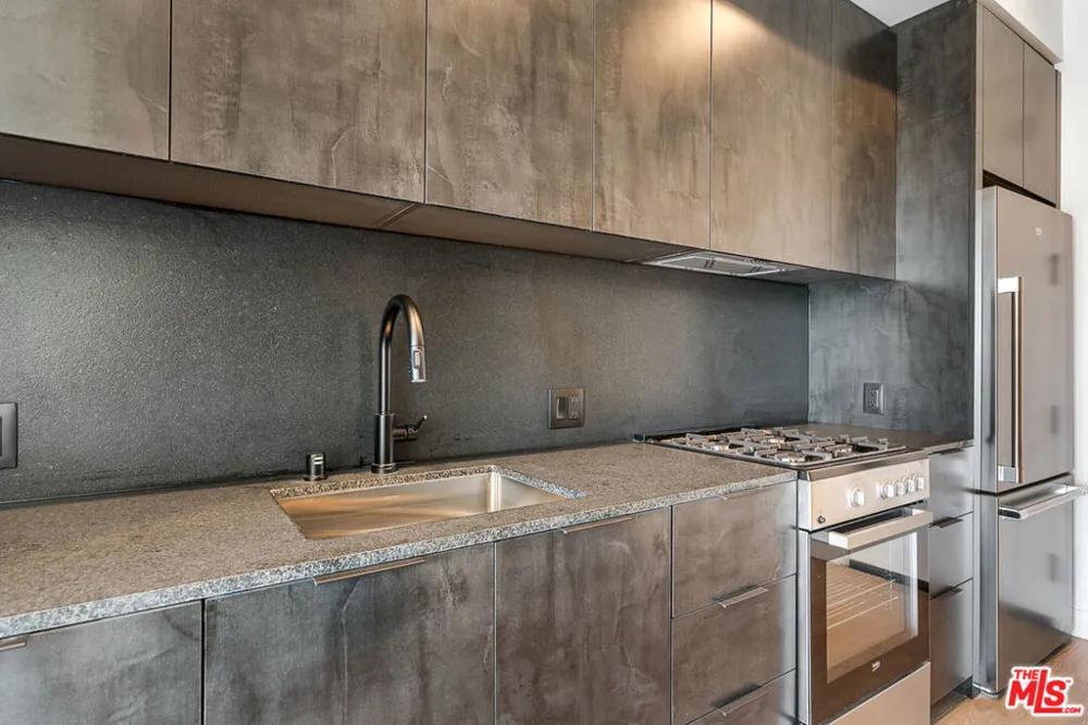 10700 Tabor Street #404 Los Angeles, CA 90034