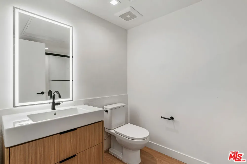 10700 Tabor Street #404 Los Angeles, CA 90034